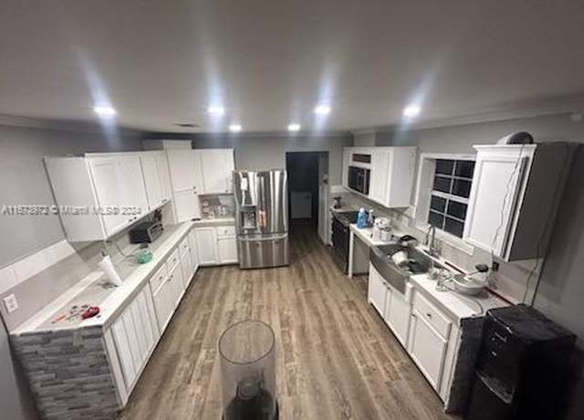 Property at 330 N Granja St, Clewiston, FL 33440, 3 beds, 2 baths
