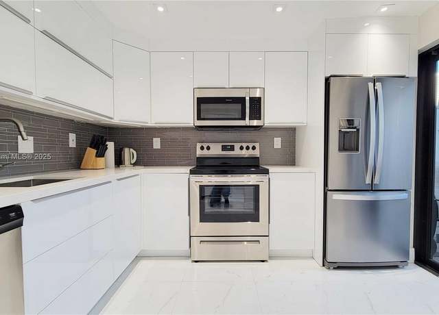 Property at 369 Poinciana Dr #1115, Sunny Isles Beach, FL 33160, 3 beds, 2.5 baths