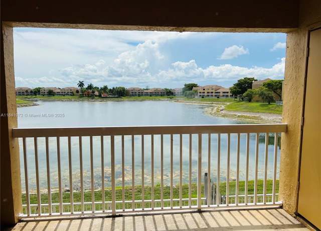 Property at 5200 NW 31st Ave #193, Fort Lauderdale, FL 33309, 2 beds, 2.5 baths