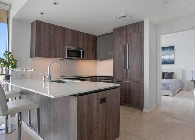 Property at 68 SE 6th St #2412, Miami, FL 33131, 2 beds, 2.5 baths