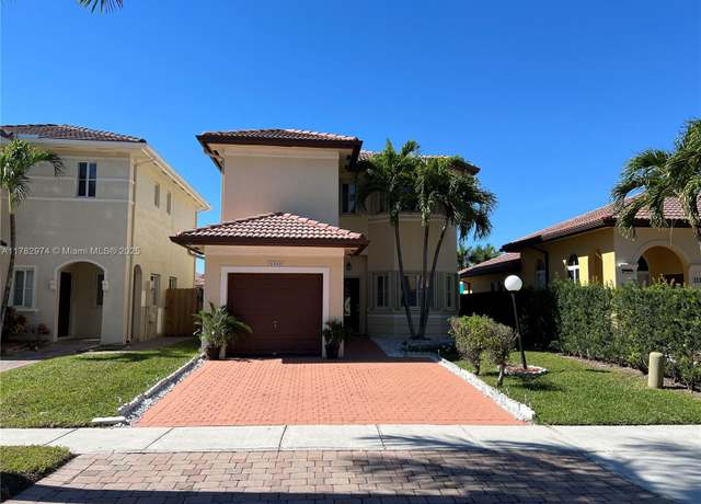 Property at 2532 NE 41st Ter, Homestead, FL 33033, 3 beds, 2.5 baths