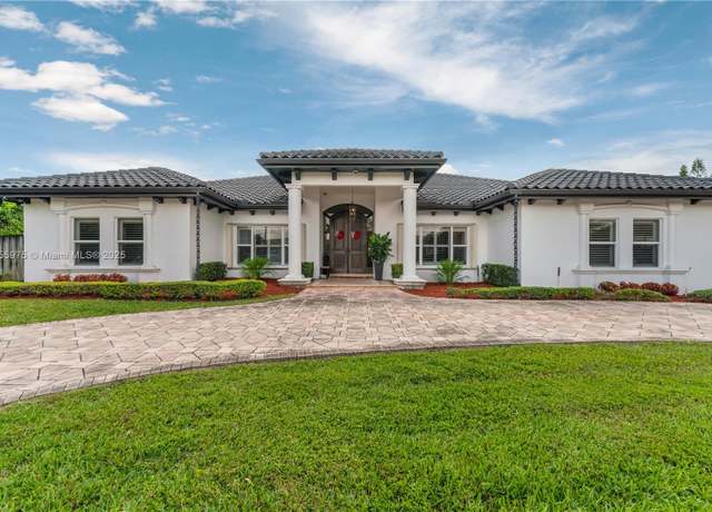 Property at 10360 SW 124th St, Miami, FL 33176, 4 beds, 3.5 baths