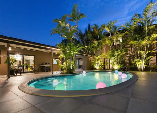 Property at 10225 SW 130th Ln, Miami, FL 33176, 6 beds, 4 baths