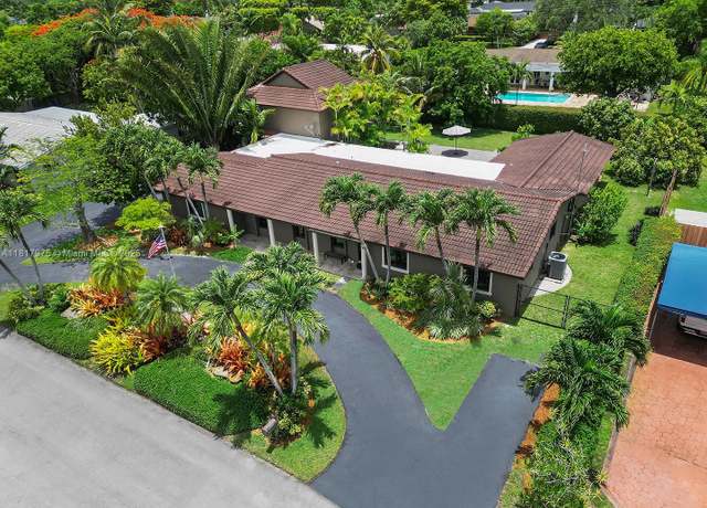 Property at 10225 SW 130th Ln, Miami, FL 33176, 6 beds, 4 baths