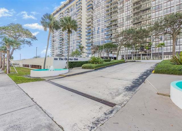 Property at 600 NE 36th St #414, Miami, FL 33137, 1 bed, 2 baths