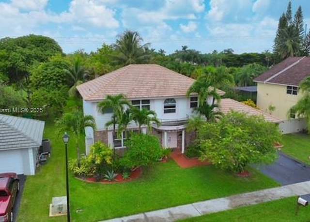 Property at 810 Greenbriar Ave, Davie, FL 33325, 4 beds, 2.5 baths