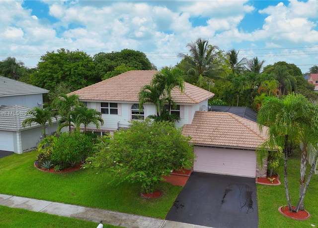 Property at 810 Greenbriar Ave, Davie, FL 33325, 4 beds, 2.5 baths