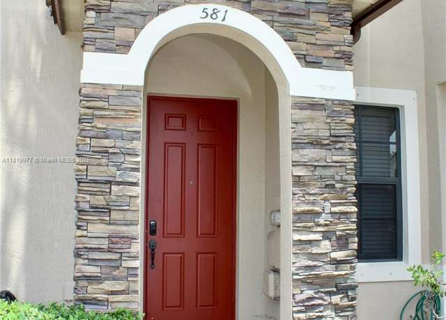 Property at 581 SE 32nd Ter, Homestead, FL 33033, 2 beds, 2.5 baths