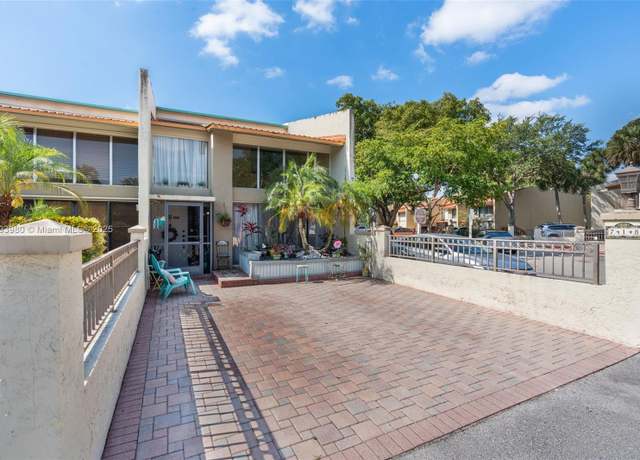 Property at 741 E Coco Plum Cir #8, Plantation, FL 33324, 3 beds, 2.5 baths