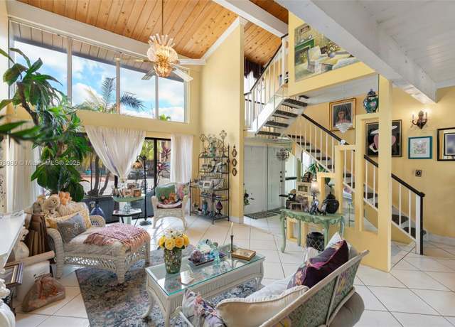 Property at 741 E Coco Plum Cir #8, Plantation, FL 33324, 3 beds, 2.5 baths