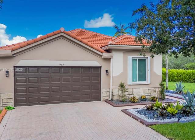 Property at 1753 Aspen Ln, Weston, FL 33327, 4 beds, 2.5 baths