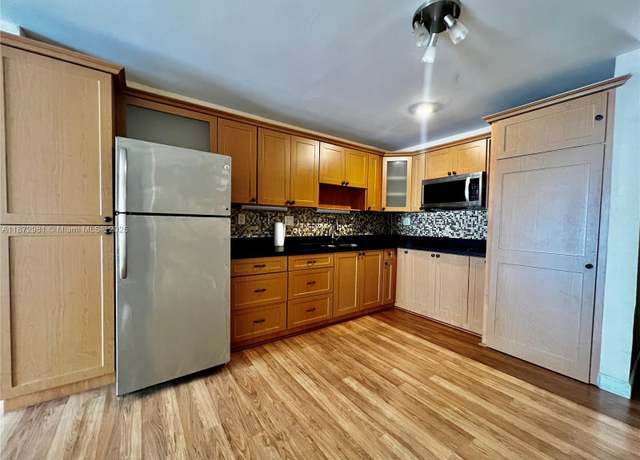 Property at 424 SW 7th St #402, Miami, FL 33130, 2 beds, 1 bath