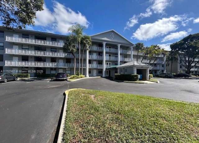 Property at 1514 Whitehall Dr #402, Davie, FL 33324, 2 beds, 2 baths