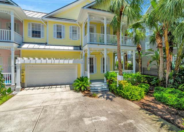 Property at 936 Hemingway Cir, Tampa, FL 33602, 3 beds, 2.5 baths