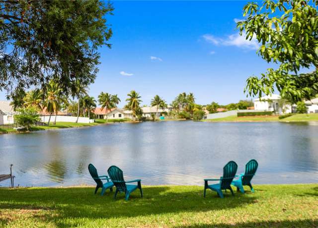 Property at 14201 Summersville Pl, Davie, FL 33325, 4 beds, 2.5 baths