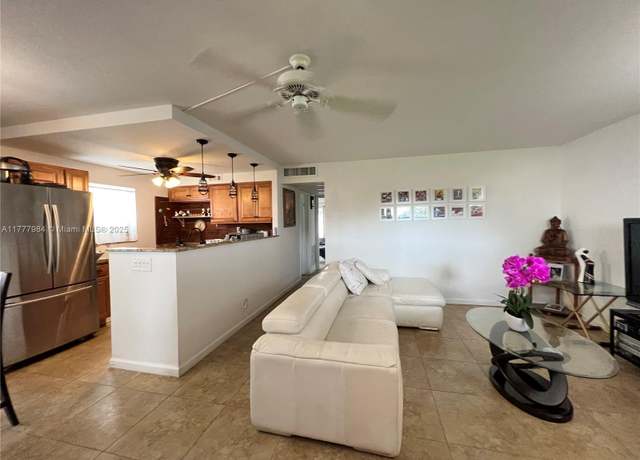 Property at 21 Saxony A #21, Delray Beach, FL 33446, 2 beds, 2 baths