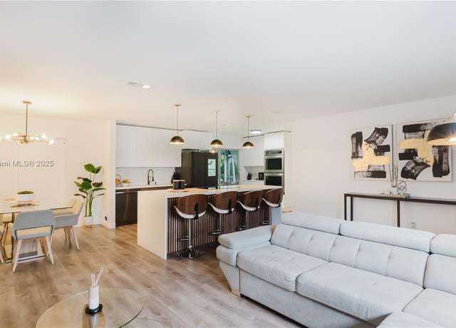 Property at 10300 NW 80th Ct, Tamarac, FL 33321, 3 beds, 2 baths