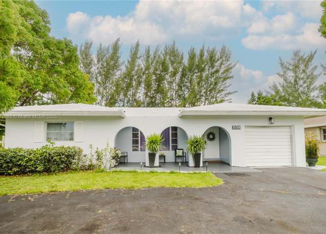 Property at 10300 NW 80th Ct, Tamarac, FL 33321, 3 beds, 2 baths
