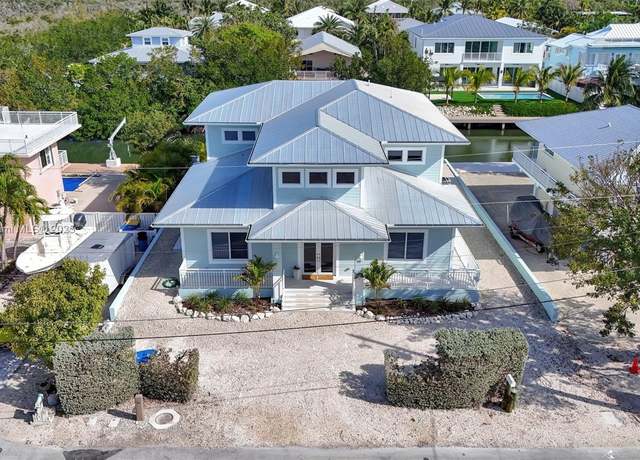 Property at 118 Pelican Rd, Tavernier, FL 33070, 4 beds, 4.5 baths