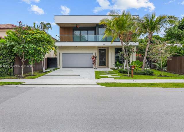 Property at 436 NE 10th Ave, Fort Lauderdale, FL 33301, 4 beds, 4.5 baths