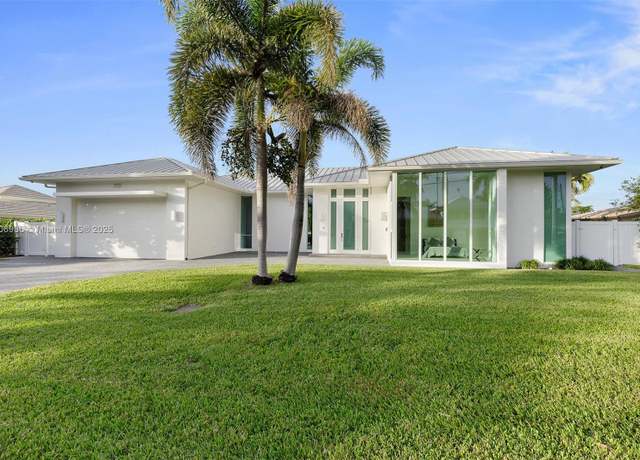 Property at 2815 NE 26th Pl, Fort Lauderdale, FL 33306, 3 beds, 2.5 baths