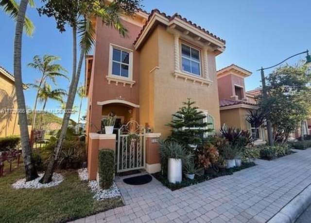 Property at 949 SW 143rd Ave, Pembroke Pines, FL 33027, 3 beds, 2.5 baths