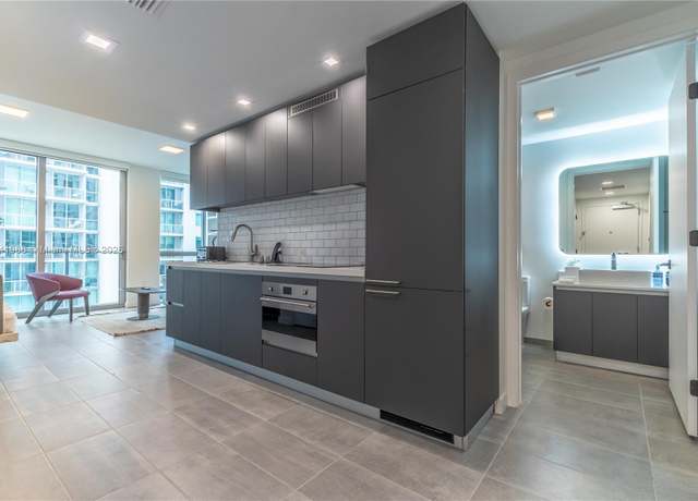 Property at 227 NE 2nd St #2610, Miami, FL 33132, 1 bath