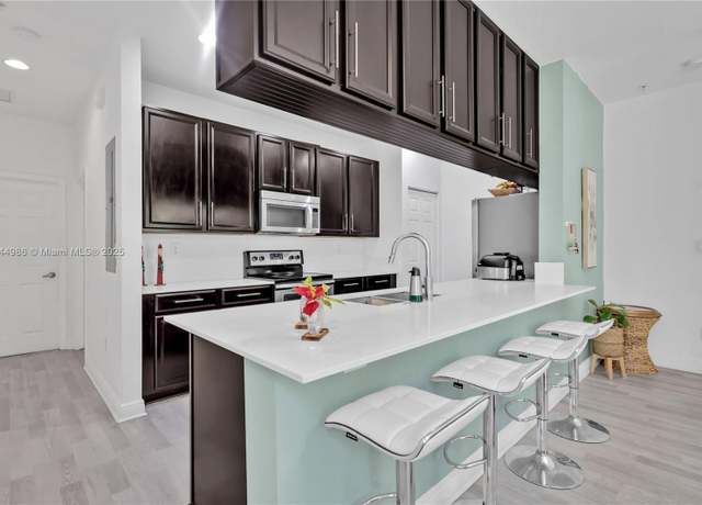 Property at 14749 SW 9th St #3110, Pembroke Pines, FL 33027, 3 beds, 3.5 baths