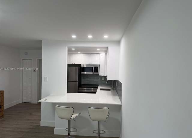 Property at 926 Michigan Ave #12, Miami Beach, FL 33139, 1 bed, 1 bath