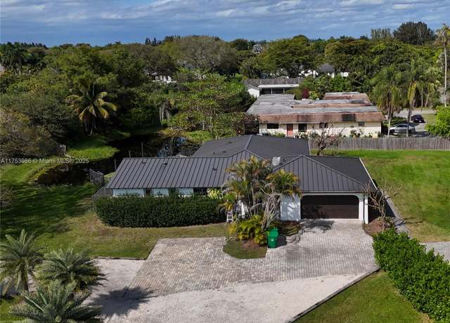 Property at 4281 SW 109th Ave, Davie, FL 33328, 4 beds, 3 baths