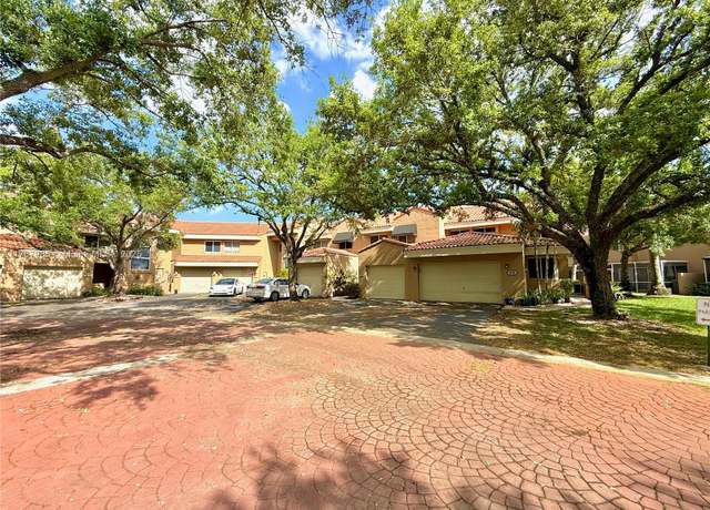 Property at 580 N University Dr, Plantation, FL 33324, 3 beds, 2.5 baths