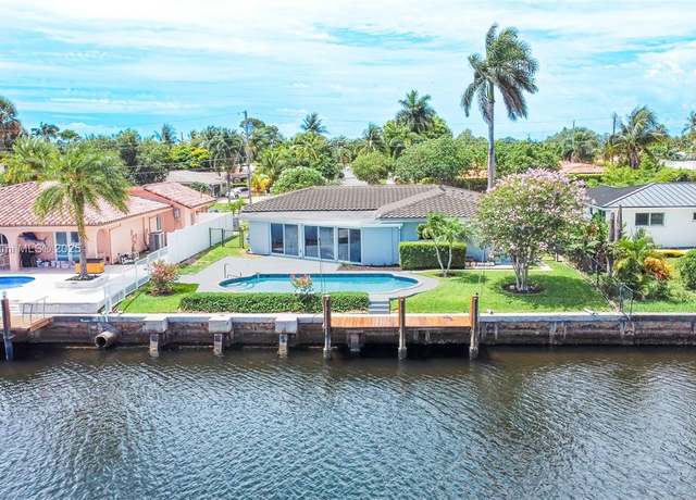 Property at 321 SE 4th St, Pompano Beach, FL 33060, 2 beds, 2 baths