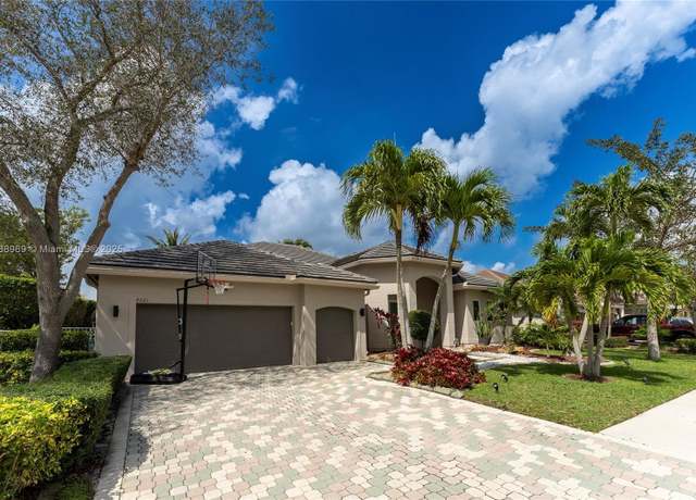 Property at 4021 E Lake Estates Dr, Davie, FL 33328, 4 beds, 4 baths