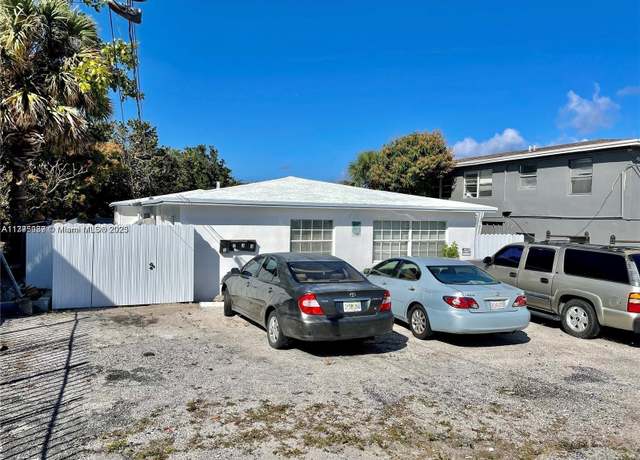 Property at 709 13th St, West Palm Beach, FL 33401, 20 beds, 10 baths