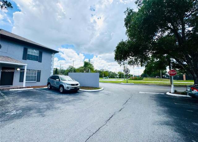 Property at 5238 Sunridge Palms Dr, Tampa, FL 33617, 3 beds, 2.5 baths