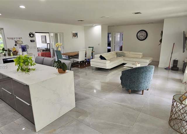 Property at 1670 SW 139th Ave, Davie, FL 33325, 4 beds, 3.5 baths
