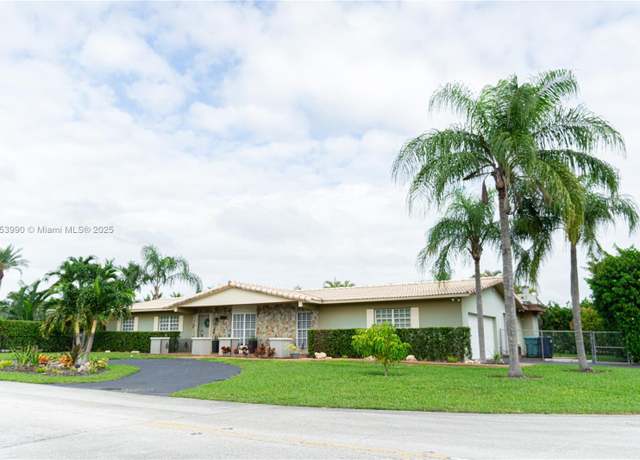 Property at 10009 SW 127th St, Miami, FL 33176, 3 beds, 2 baths