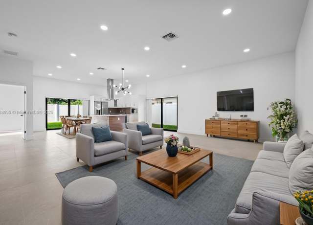 Property at 1041 W Lakewood Rd, West Palm Beach, FL 33405, 3 beds, 2.5 baths