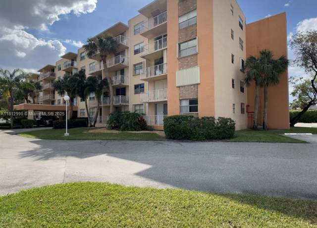 Property at 500 Executive Center Dr Unit 2N, West Palm Beach, FL 33401, 2 beds, 2 baths