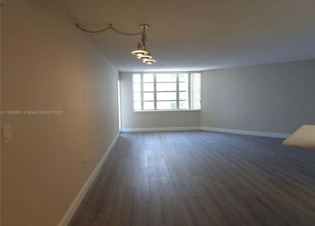 Property at 2750 NE 183rd St #1212, Aventura, FL 33160, 1 bed, 1.5 baths