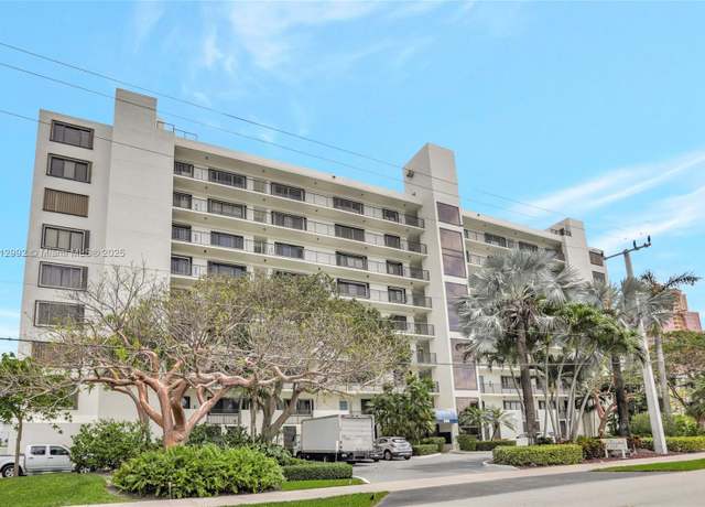 Property at 2300 NE 33rd Ave #402, Fort Lauderdale, FL 33305, 2 beds, 2.5 baths
