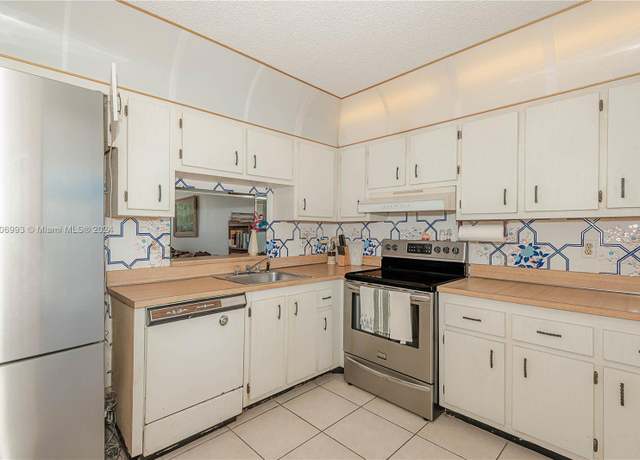 Property at 2800 Somerset Dr Unit 402J, Lauderdale Lakes, FL 33311, 2 beds, 2 baths
