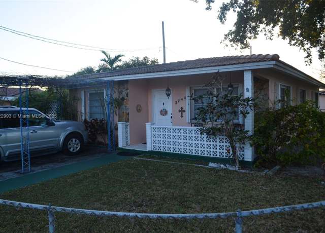 Property at 3740 W 5th Ct, Hialeah, FL 33012, 4 beds, 3 baths