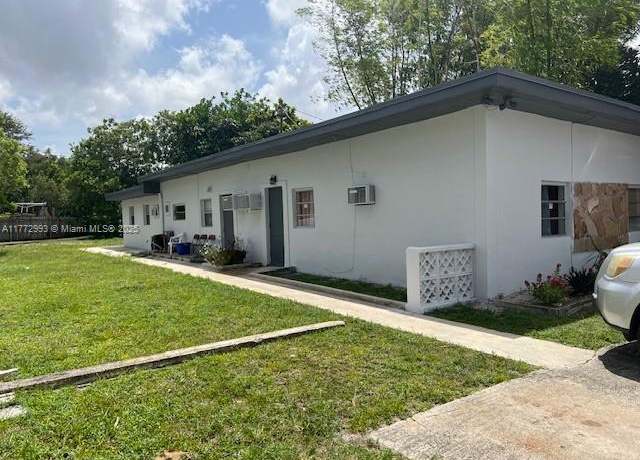 Property at 2784 SW 14th St, Fort Lauderdale, FL 33312, 5 beds, 3 baths