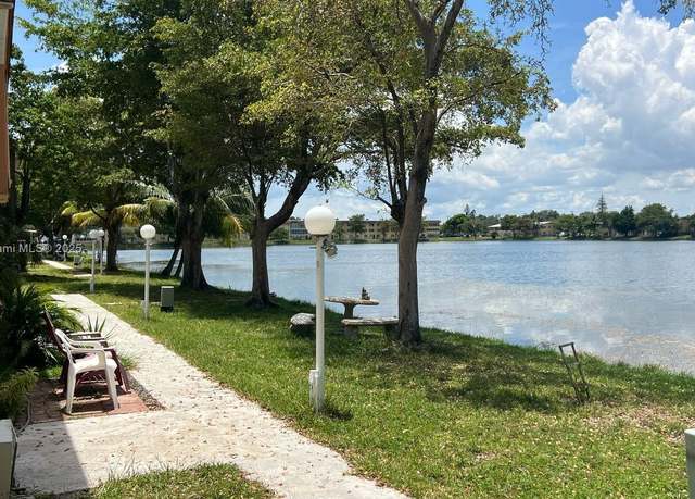 Property at 19080 NE 3rd Ct #307, Miami, FL 33179, 1 bath