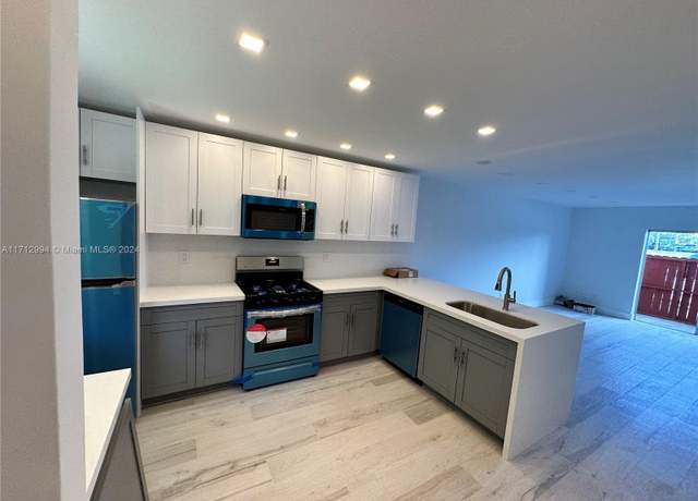 Property at 8600 SW 67th Ave #906, Pinecrest, FL 33156, 1 bed, 1.5 baths