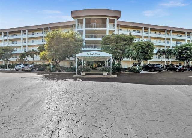 Property at 535 Oaks Dr #502, Pompano Beach, FL 33069, 3 beds, 2.5 baths