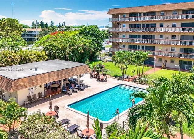 Property at 5300 Washington St Unit U305, Hollywood, FL 33021, 2 beds, 2 baths