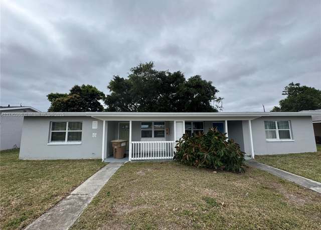 Property at 4960 Vincennes St, Cape Coral, FL 33904