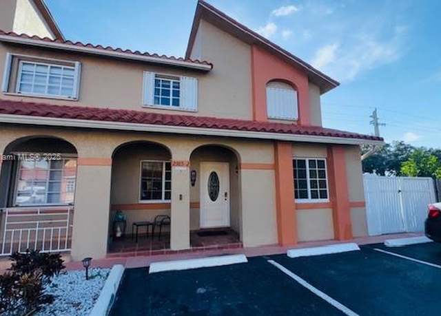 Property at 2385 W 69th St Unit 2385-B, Hialeah, FL 33016, 3 beds, 2.5 baths